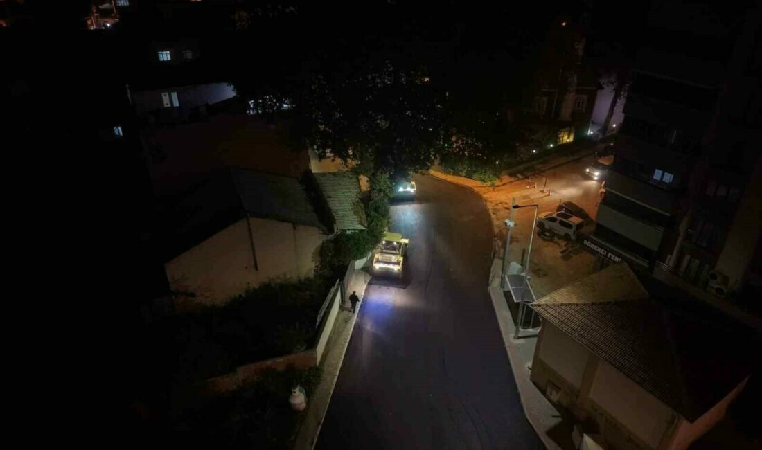 Büyükşehir ekiplerinden ulaşımda gece mesaisi Bursa Büyükşehir Belediyesi, ulaşım ağını güçlendirme çalışmaları kapsamında Yıldırım ilçesi