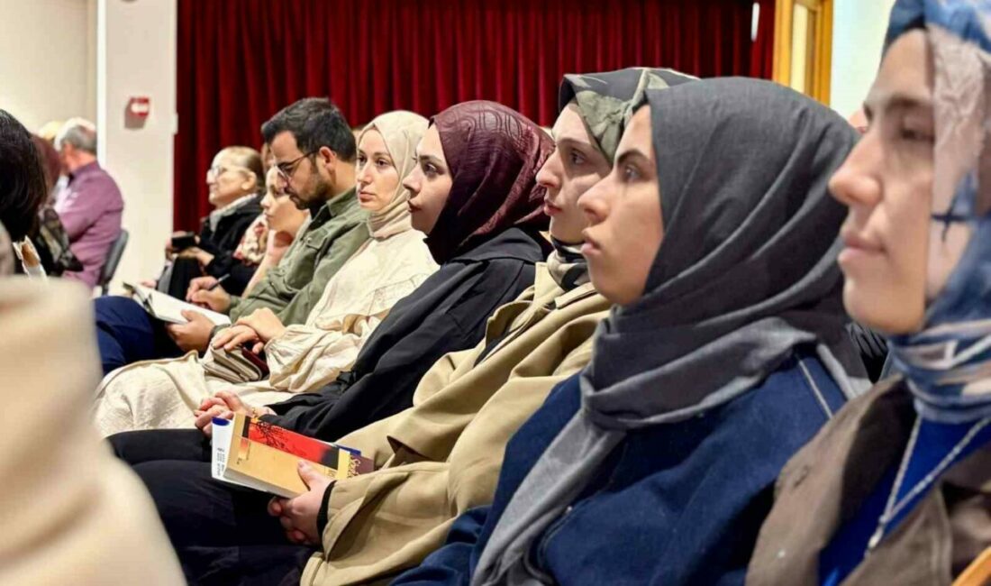 Büyükşehir’le Ayverdi’nin penceresinden Bursa’ya bakış Bursa Büyükşehir Belediyesi’nin düzenlediği söyleşi programıyla Türk edebiyatı ve düşünce