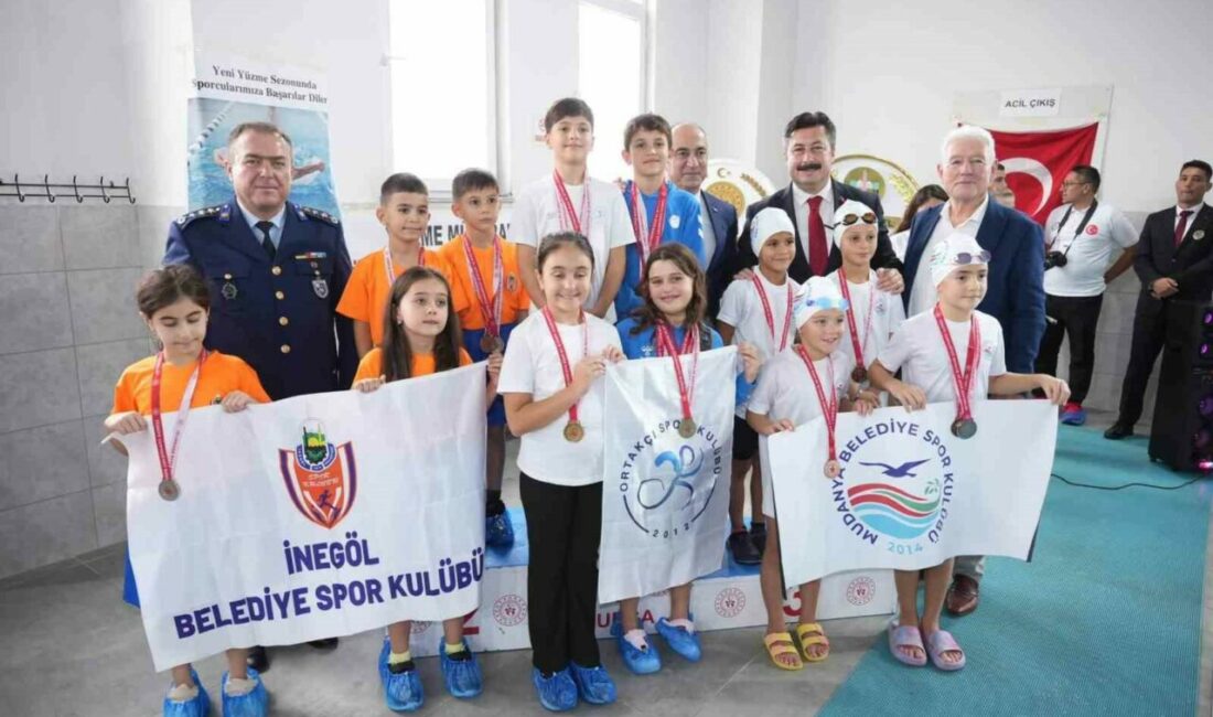 Cumhuriyet Kupası Yüzme Yarışları Yenişehir’de düzenlendi Cumhuriyet Kupası Yüzme Yarışları, Yenişehir Belediyesi, Bursa Gençlik ve Spor