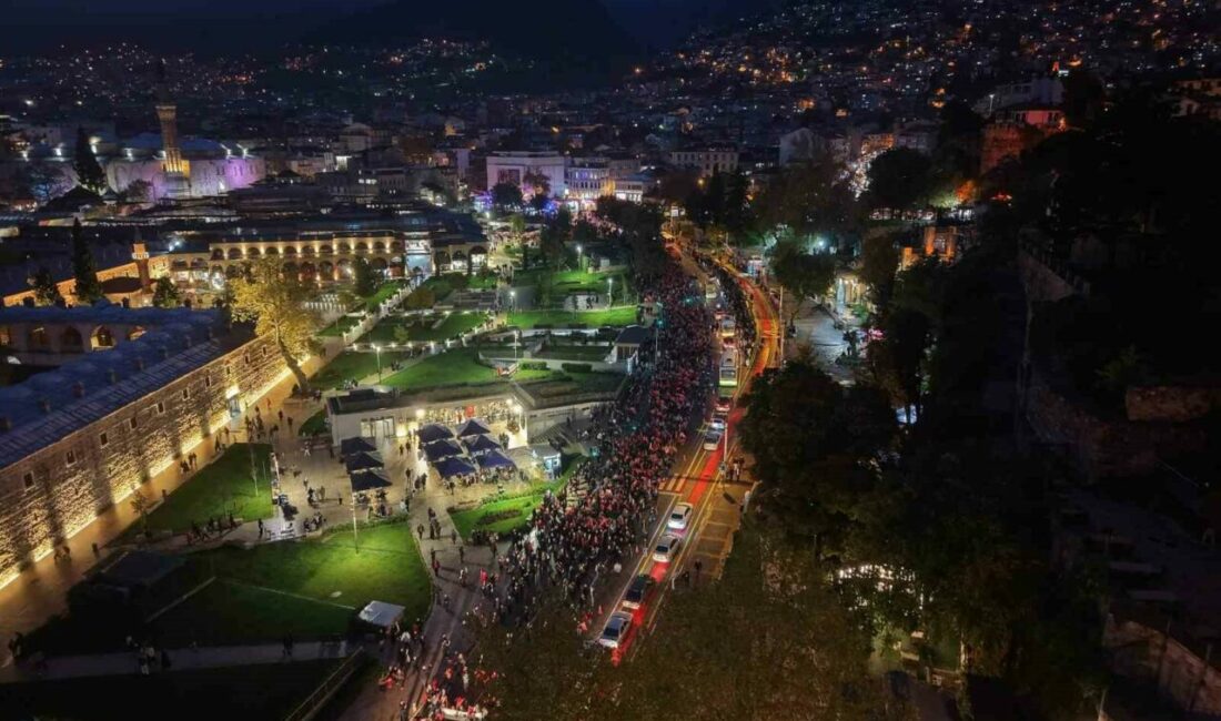 Cumhuriyet ritminde Bursa tek yürek Bursa Büyükşehir Belediyesi tarafından Cumhuriyet Bayramı dolayısıyla düzenlenen kortejde marşlar