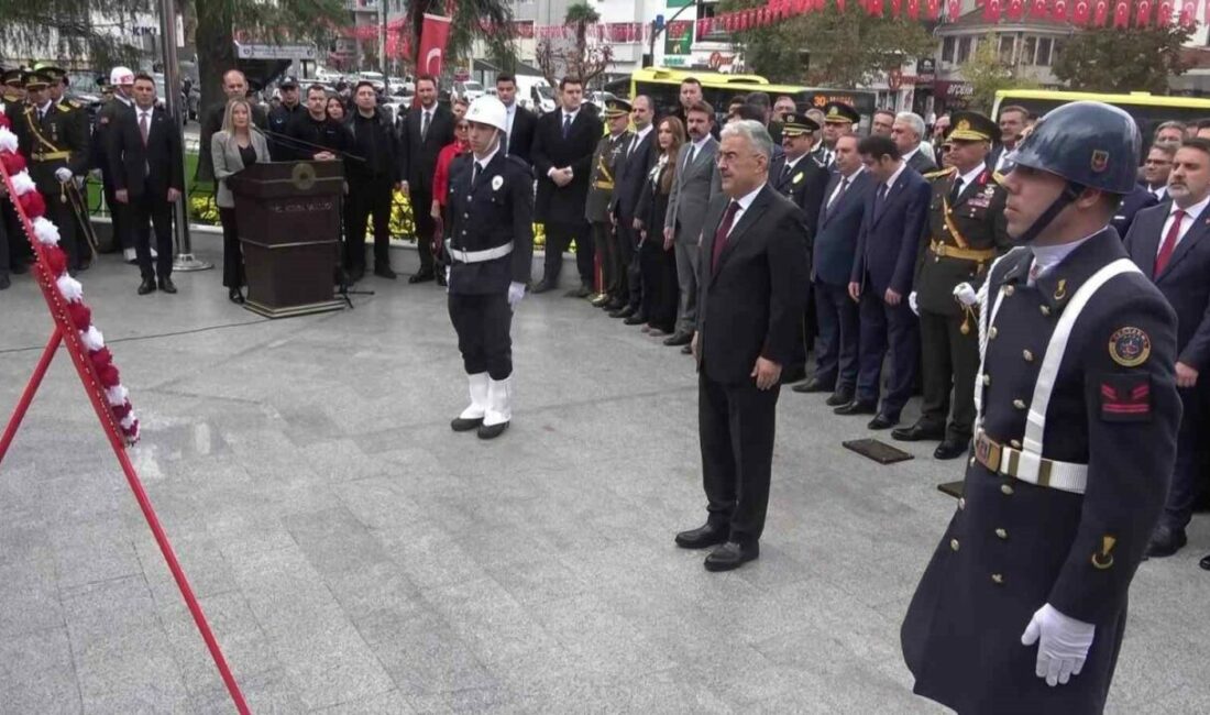 Bursa’da Cumhuriyet’in ilanının 103. yıl dönümü dolayısıyla düzenlenen törende, Heykel’deki