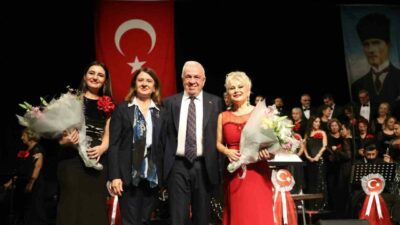 Cumhuriyet Bayramı kutlamaları kapsamında Nilüfer Belediyesi Türk Sanat Müziği Korosu