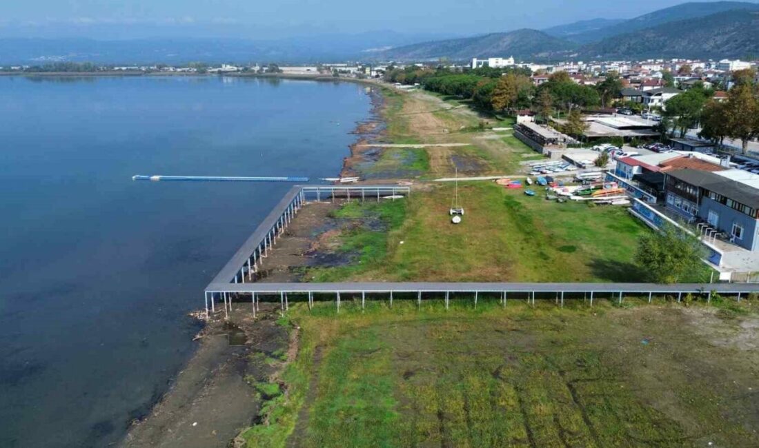 Dereler taştı, barajlar doldu, İznik Gölü çekilmeye devam ediyor Bursa’nın İznik ilçesinde son iki yılda etkili olan kuvvetli yağışlar