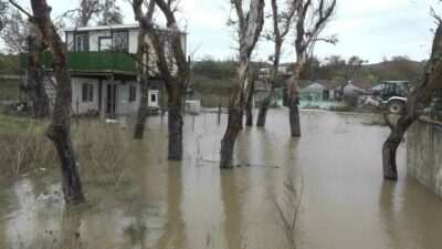 Bursa’nın Mudanya ilçesi Esence Mahallesi’nde etkili olan sağanak yağış sebebiyle