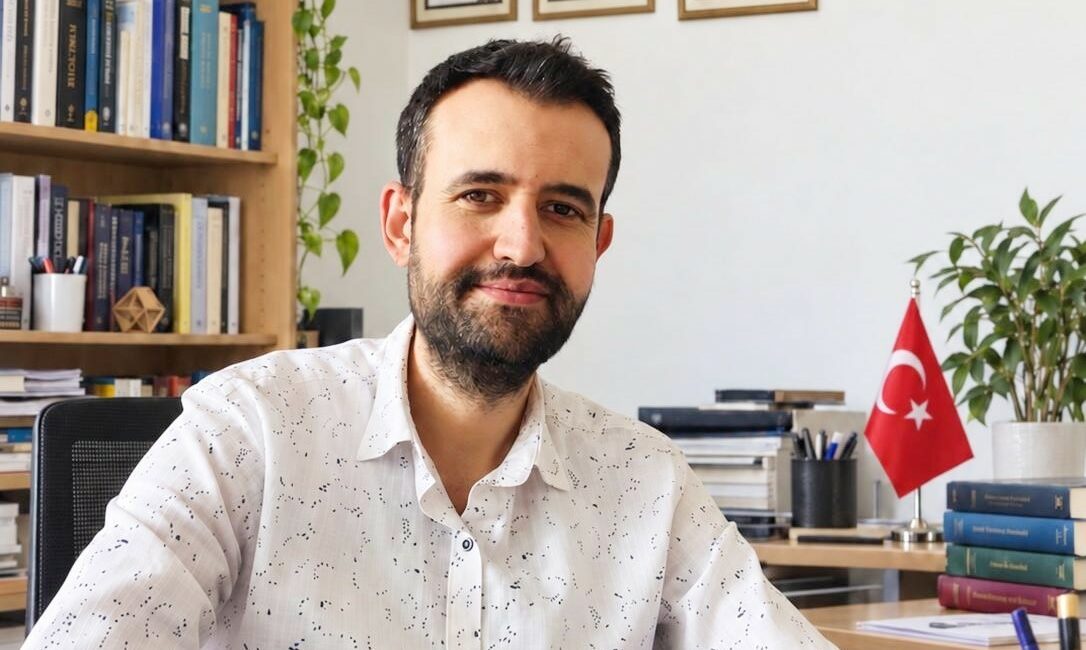 Dr. Öğr. Üyesi Kopçasız ‘Dünyanın En Etkili Bilim İnsanları’ listesinde alanında Türkiye birincisi, dünyada 349’uncu oldu Dr. Öğretim Üyesi Bahadır Kopçasız, ABD’deki Stanford Üniversitesi araştırmacılarının öncülüğünde