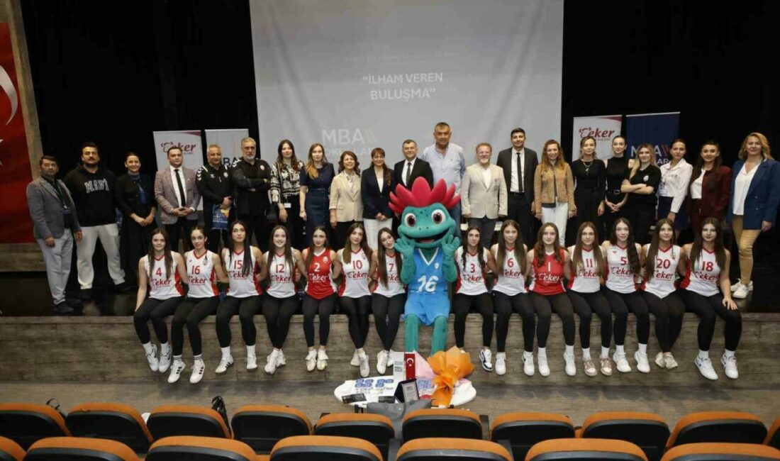 Dünya Kız Çocukları Günü’nde Eker Spor Kulübü’nden ilham veren buluşma Öğrenciler, Dünya Kız Çocukları Günü’nde Kadınlar 2’nci Ligi’nde mücadele eden