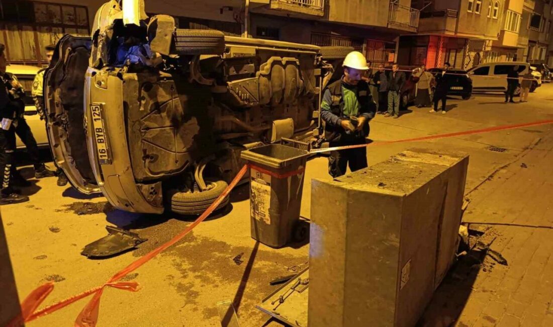 Elektrik panosuna çarpan minibüs devrildi, sürücü olay yerinden kaçtı Bursa’nın İnegöl ilçesinde meydana gelen kazada kontrolden çıkan minibüs, kaldırımdaki