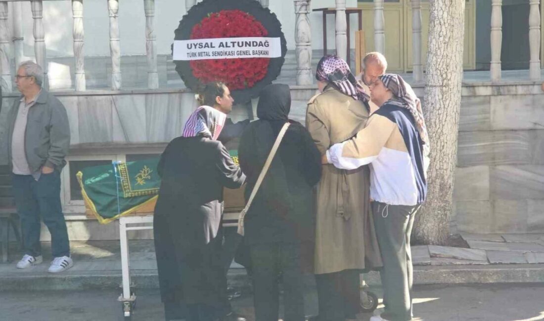 Fabrikada çatıdan düşerek hayatını kaybeden genç toprağa verildi Bursa’nın Orhangazi ilçesinde çalıştığı fabrikada 12 metre yükseklikteki çatıdan düşen