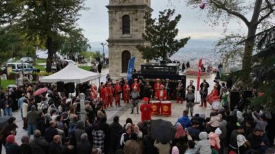 Bursa’nın fethinin 700. yılı etkinlikleri kapsamında düzenlenen ‘Mehterler Buluşması’, meydan