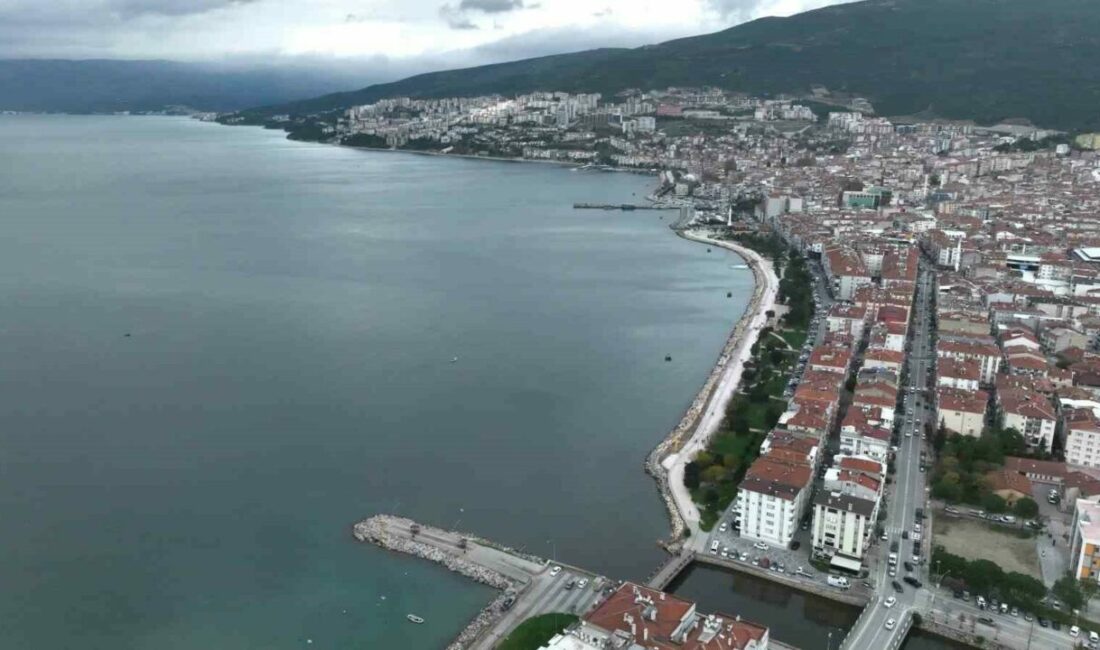 Gemlik depremi korkuttu, uzmanlardan hareketlilik sürüyor uyarısı Bursa’nın Gemlik ilçesinde sabaha karşı yaşanan 2,8 büyüklüğündeki deprem Yalova