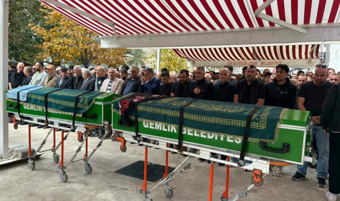Gemlik’te cinayet kurbanı çift toprağa verildi Bursa’nın Gemlik ilçesinde evlerinde cinayete kurban giden Kara çifti, son