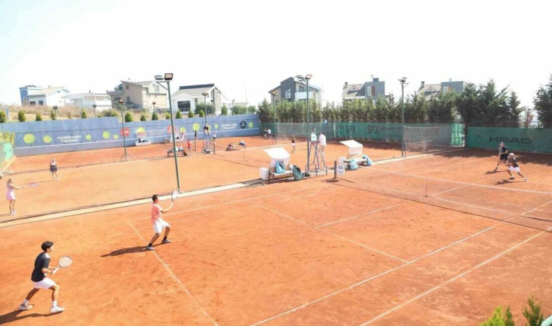 Genç raketler Nilüfer’de buluştu Nilüfer Belediyesi’nin katkılarıyla Yenigün Tenis Kulübü’nün ev sahipliğinde düzenlenen 4.