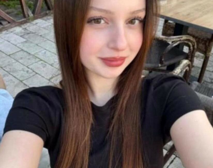 Gökçe’nin hayatı karardı, katil zanlısı sosyal medyada fenomen oldu: “Yakışıklı diye takip ediyorum” Bursa’nın Karacabey ilçesinde 18 yaşındaki Gökçe Alkan’ın hayatını kaybettiği cinayetin