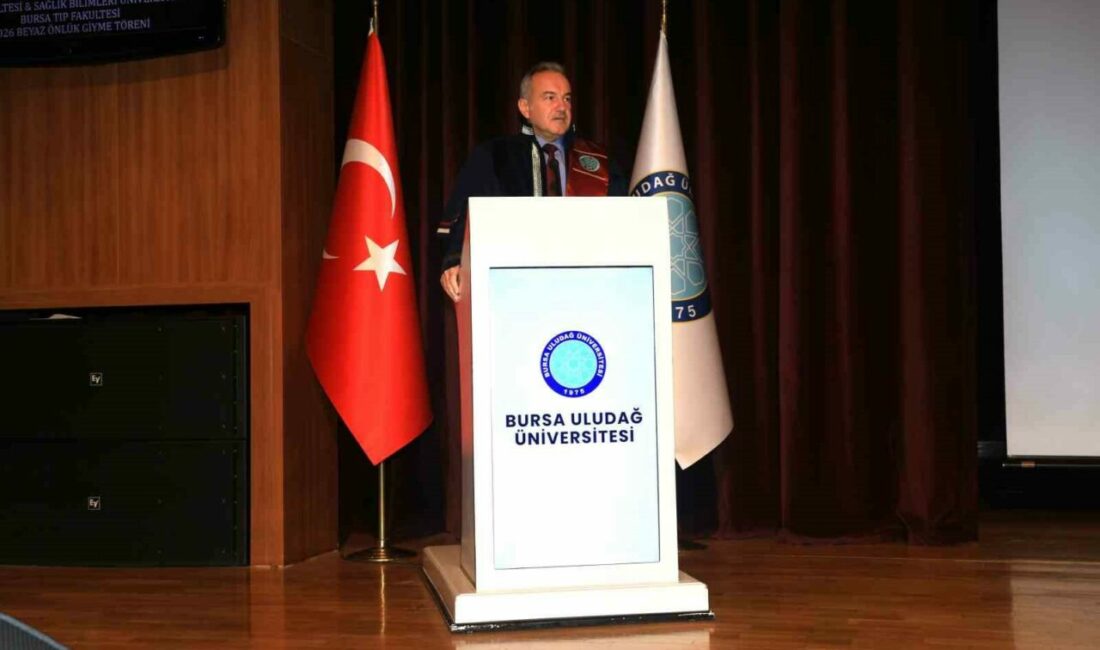 Hekim adayları beyaz önlüklerini giydi Bursa Uludağ Üniversitesi (BUÜ) Tıp Fakültesi’ne bu yıl başlayan öğrenciler,