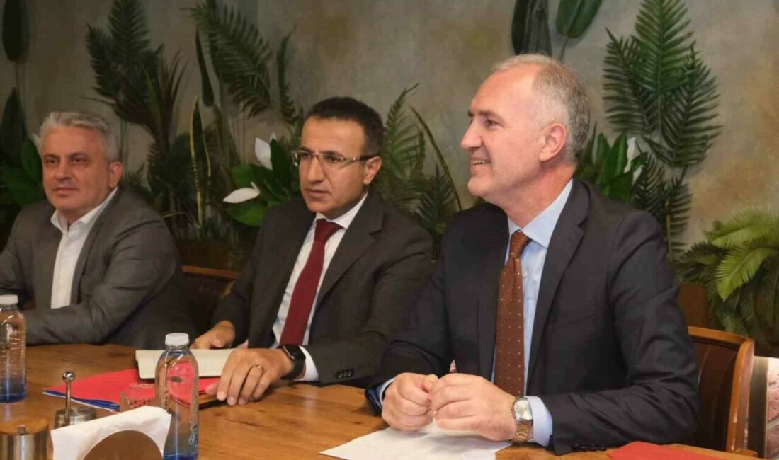 İnegöl için güç birliği İnegöl Belediye Başkanı Alper Taban’ın ev sahipliğinde düzenlenen buluşmada, ilçede