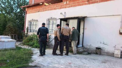 Bursa’nın İnegöl ilçesinde 63 yaşındaki bir adam, ailesi tarafından evinde