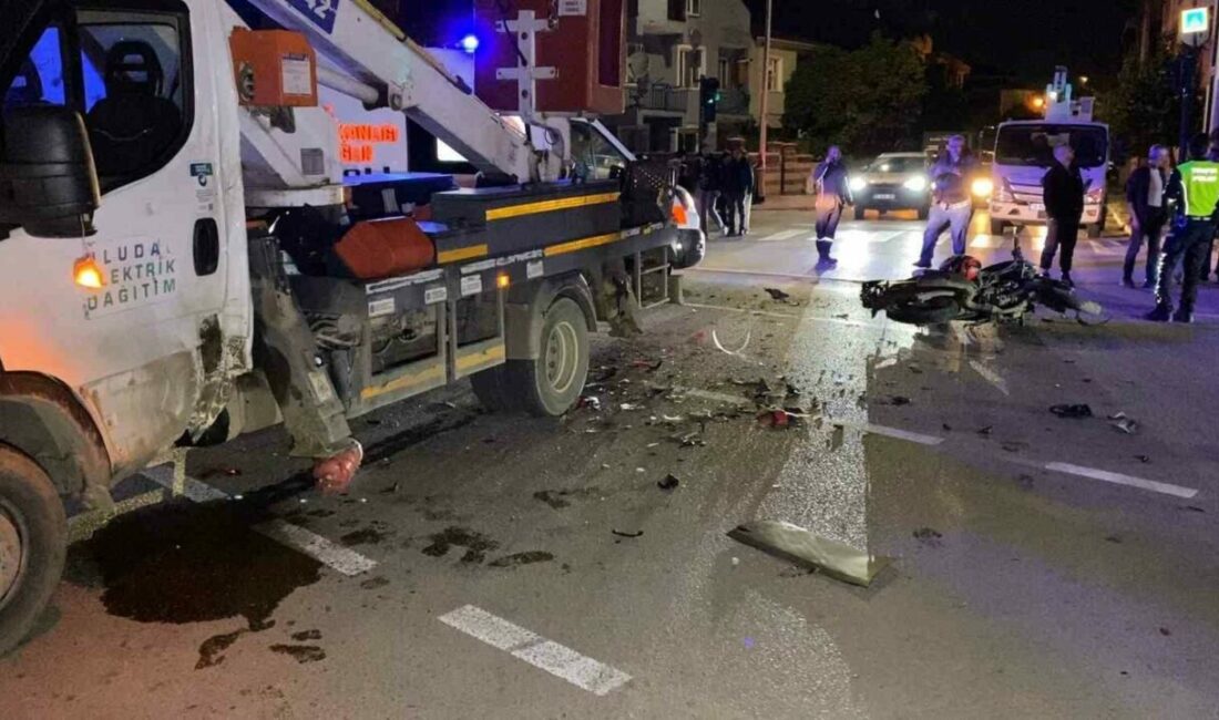 Bursa’nın İnegöl ilçesinde motosiklet ile kamyonet vincin çarpışması sonucu meydana