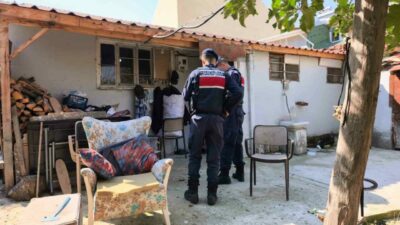 Bursa’nın İnegöl ilçesinde 78 yaşındaki adam, komşuları tarafından evinde hareketsiz