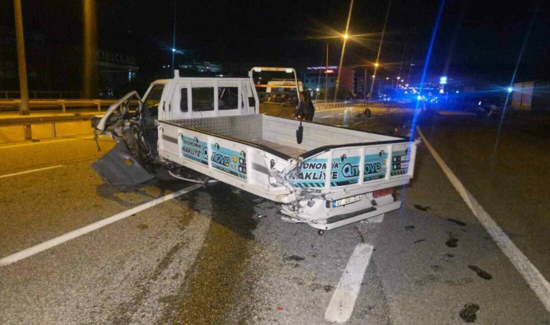 Kamyonete çarpan otomobil, 250 metre savrularak takla attı: 1’i ağır 3 yaralı Bursa’nın Orhangazi ilçesinde ana yol üzerinde meydana gelen trafik kazasında