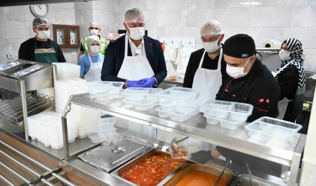 Karacabey Belediyesi’nden her kesime dokunan sosyal destekler Karacabey Belediyesi, ihtiyaçlı vatandaşlara yönelik sosyal yardım hizmetleriyle dayanışmayı büyütüyor.