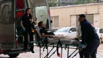 Bursa’nın İnegöl ilçesinde, duvardan atlamaya çalışırken karnına tel saplanan 13