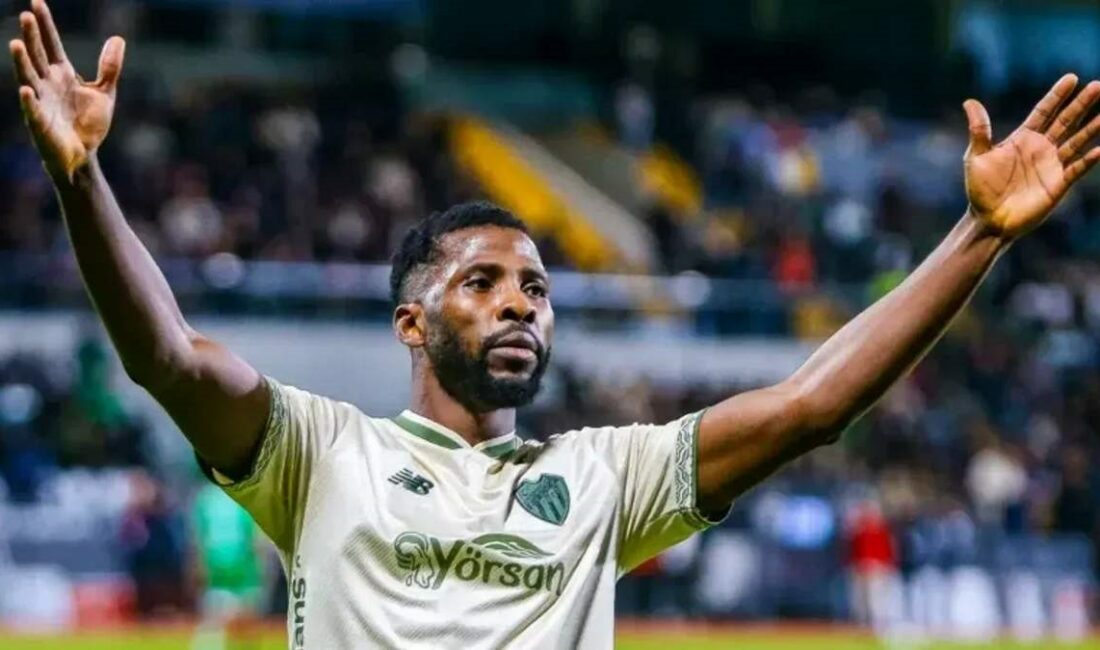 Kelechi Iheanacho’dan Bursaspor taraftarına Süper Lig sözü Kelechi Iheanacho, Bursaspor’a transfer sürecini anlatırken yeşil-beyazlı taraftara özel mesaj