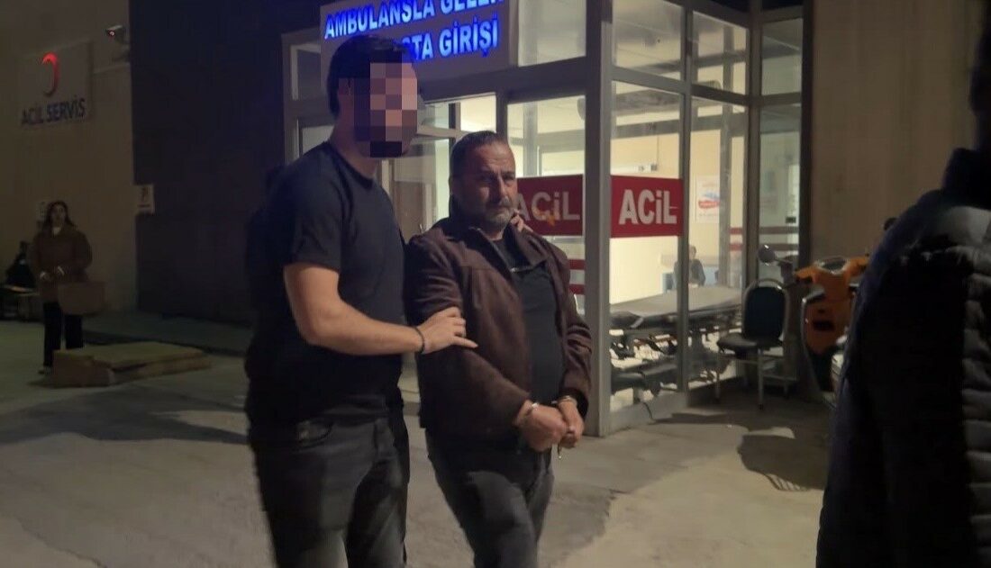 Kocaeli’de meclis üyesini öldüren zanlı Bursa’da yakalandı Kocaeli’nin Gölcük ilçesinde MHP’li belediye meclis üyesi Murat Saral, tartıştığı