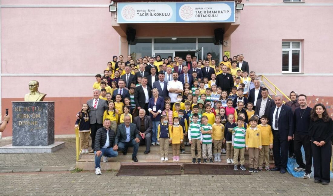Marmarabirlik’ten çocukların geleceğine dokunan proje Marmarabirlik, zeytini çocuklar için yalnızca bir lezzet değil, üretim kültürünün,