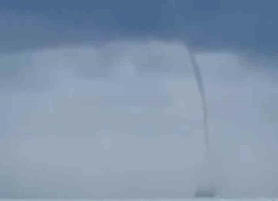 Mudanya açıklarında hortum paniği Bursa’da deniz üzerinde oluşan hortum, vatandaşlar tarafından cep telefonu kamerasıyla