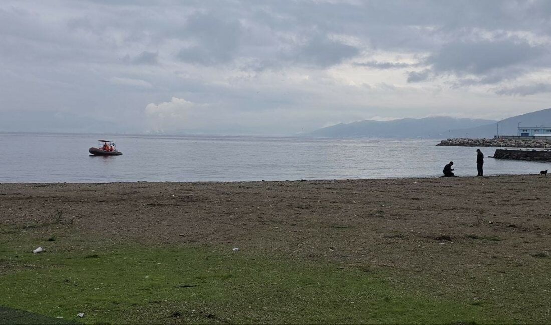 Mudanya sahilinde erkek cesedi bulundu Bursa’nın Mudanya ilçesinde sahile vurmuş erkek cesedi bulundu. Ömerbey Mahallesi