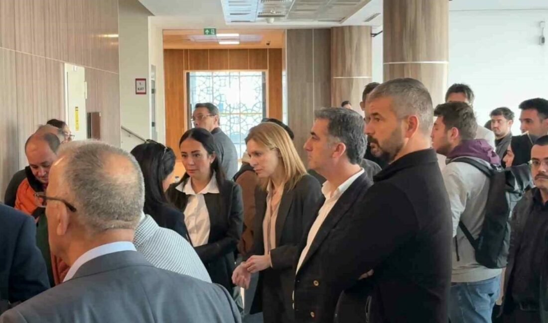 Mustafa Bozbey ve Turgay Erdem’in yargılandığı davada üç sanıktan bilirkişi raporuna itiraz Bursa Büyükşehir Belediye Başkanlığı görevinden uzaklaştırılarak tutuklanan Mustafa Bozbey ile