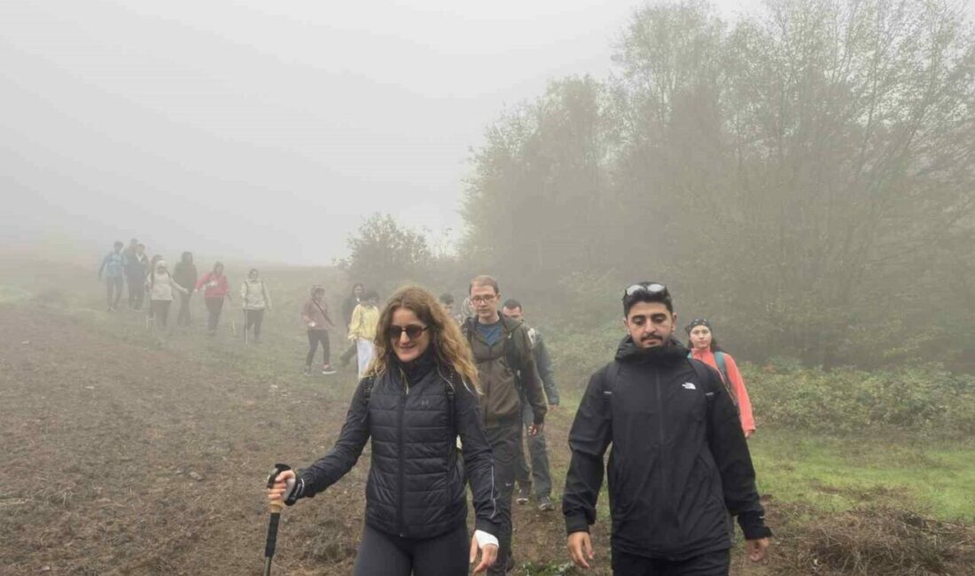 Mysia Yolları’nda Cumhuriyet Bayramı yürüyüşü Nilüfer Belediyesi, Cumhuriyet’in 103’üncü yıl dönümünde Mysia Yolları’nda doğa yürüyüşü