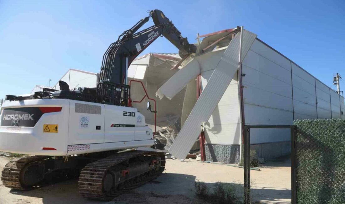 Nilüfer Belediyesi, Yaylacık Mahallesi’nde fabrika olarak kullanılan 600 metrekarelik kaçak