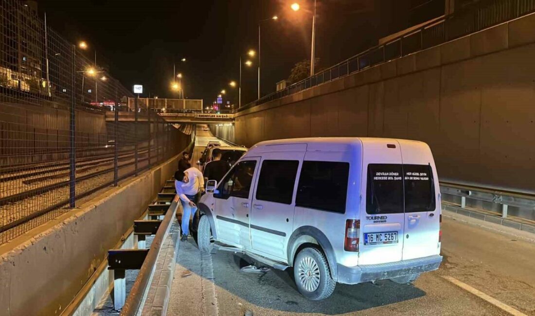 Otomobile çarpan motosiklet sürücüsü yaralandı Bursa’da otomobile çarpan motosiklet sürücüsü yaralandı. Kaza sebebiyle yol, tek