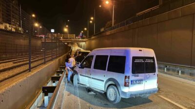 Bursa’da otomobile çarpan motosiklet sürücüsü yaralandı. Kaza sebebiyle yol, tek