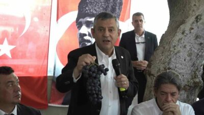 Bursa’da çiftçilere hitap eden Yeni Parti Genel Başkanı Özgür Özel,