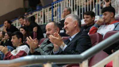 İnegöl Belediyespor Erkek Voleybol Takımı, ligin 5’inci haftasında Güner Karakaya’yı