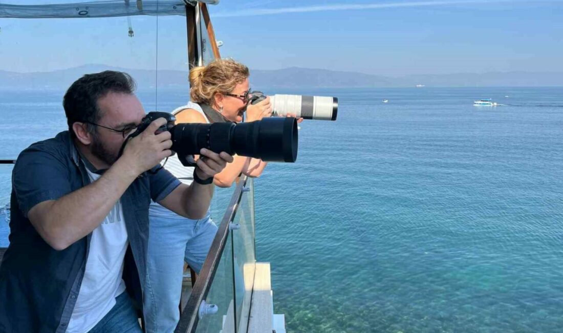 Bursa’da SOLOTÜRK gösterisini izlemek isteyen vatandaşlar şehir merkezinden Mudanya’ya akın