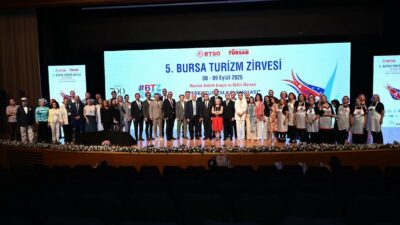 Bursa Turizm Zirvesi’nde konuşan TÜRSAB Yönetim Kurulu Üyesi Hamit Kuk,