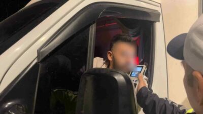 Bursa’da alkol denetimine takılan kamyonet sürücüsü, “Uyumaya geldim” diyerek kendini