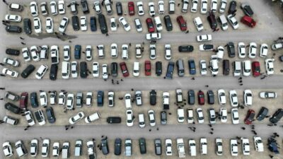 Yıllardır hayalini kurduğu otomobili alan tüketici, aracın kilometresinin düşürüldüğünü öğrenince