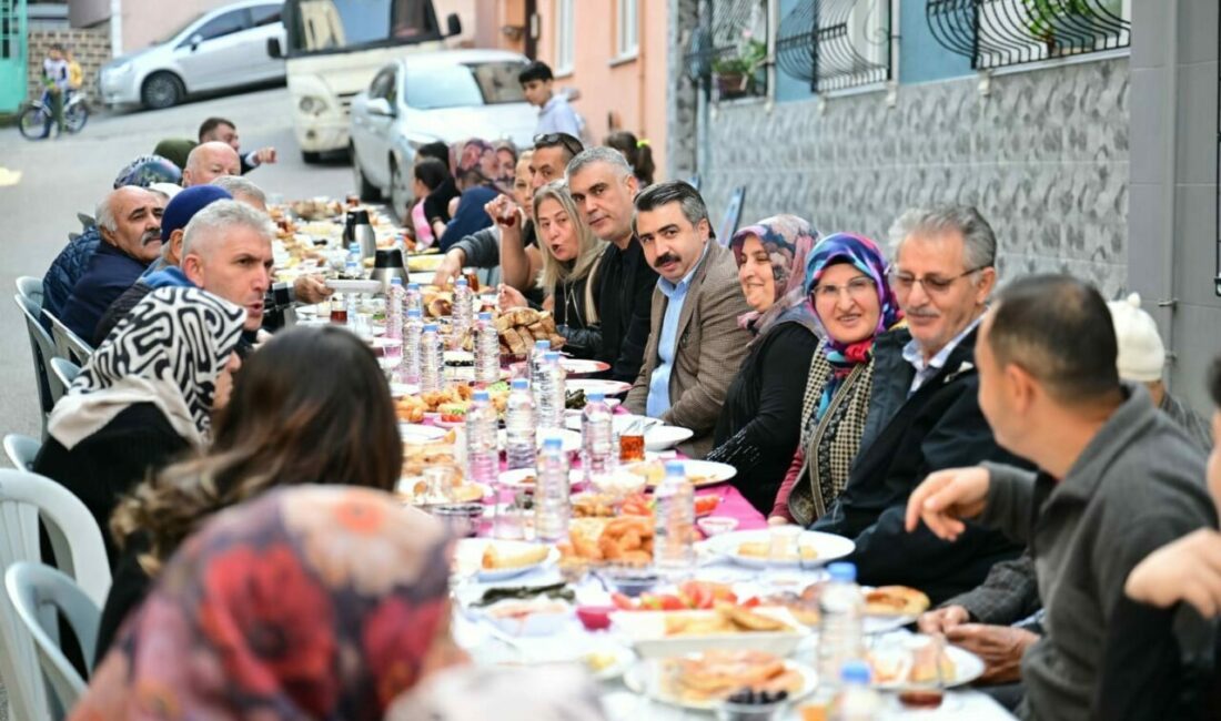 Yıldırım’da gönül sofrasını kadınlar kurdu Piremir Mahallesi’nde kadınların kahvaltı davetini geri çevirmeyen Yıldırım Belediye Başkanı